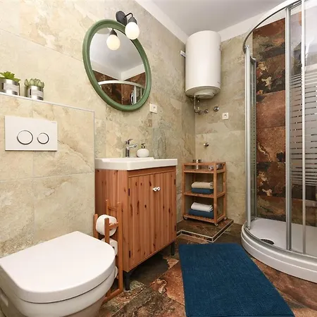 Majestic Apartment *