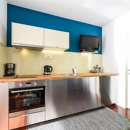Majestic Apartment *